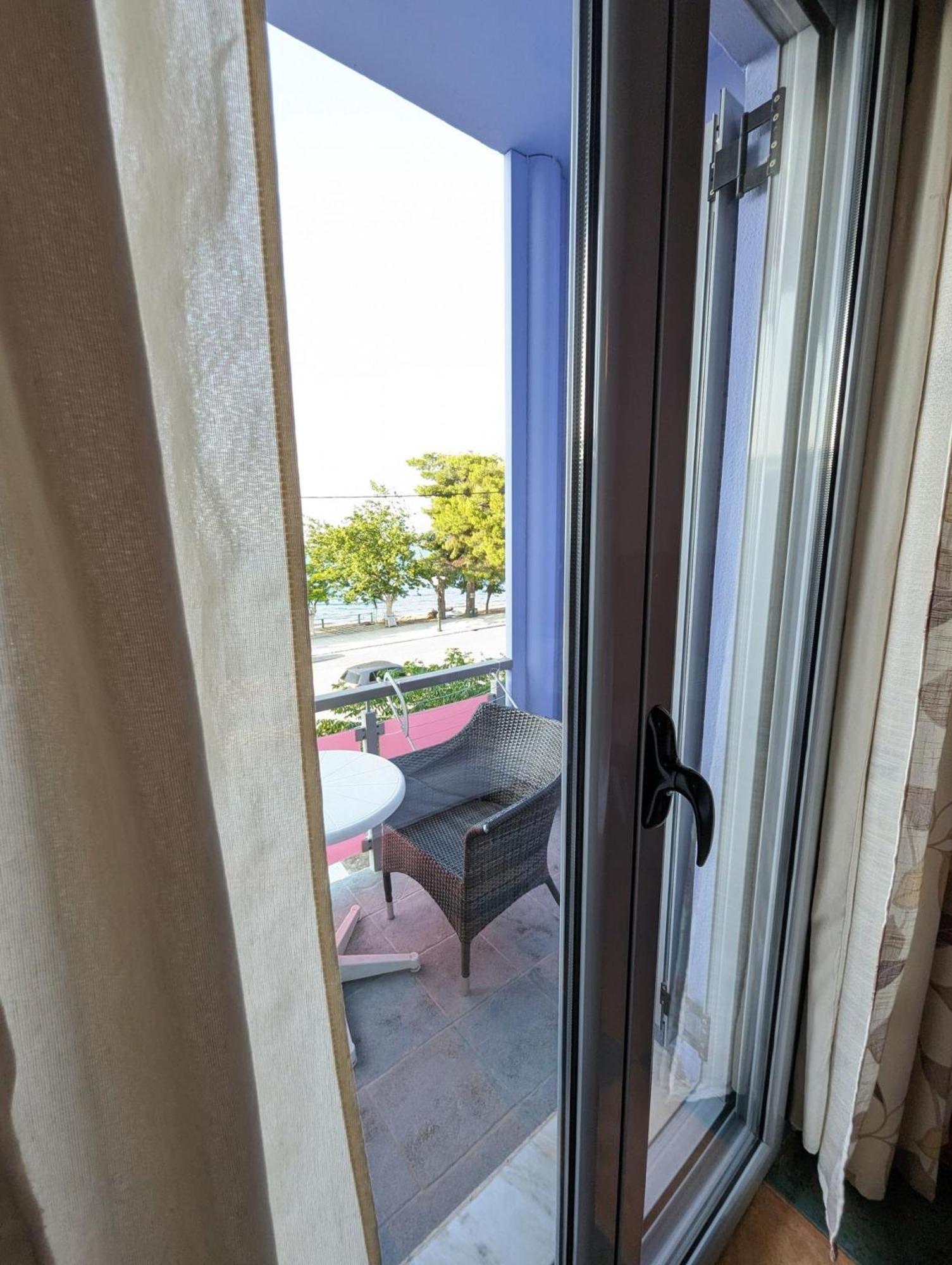 Okeania Seafront Rooms In กาเมนาวูร์ลา ภายนอก รูปภาพ