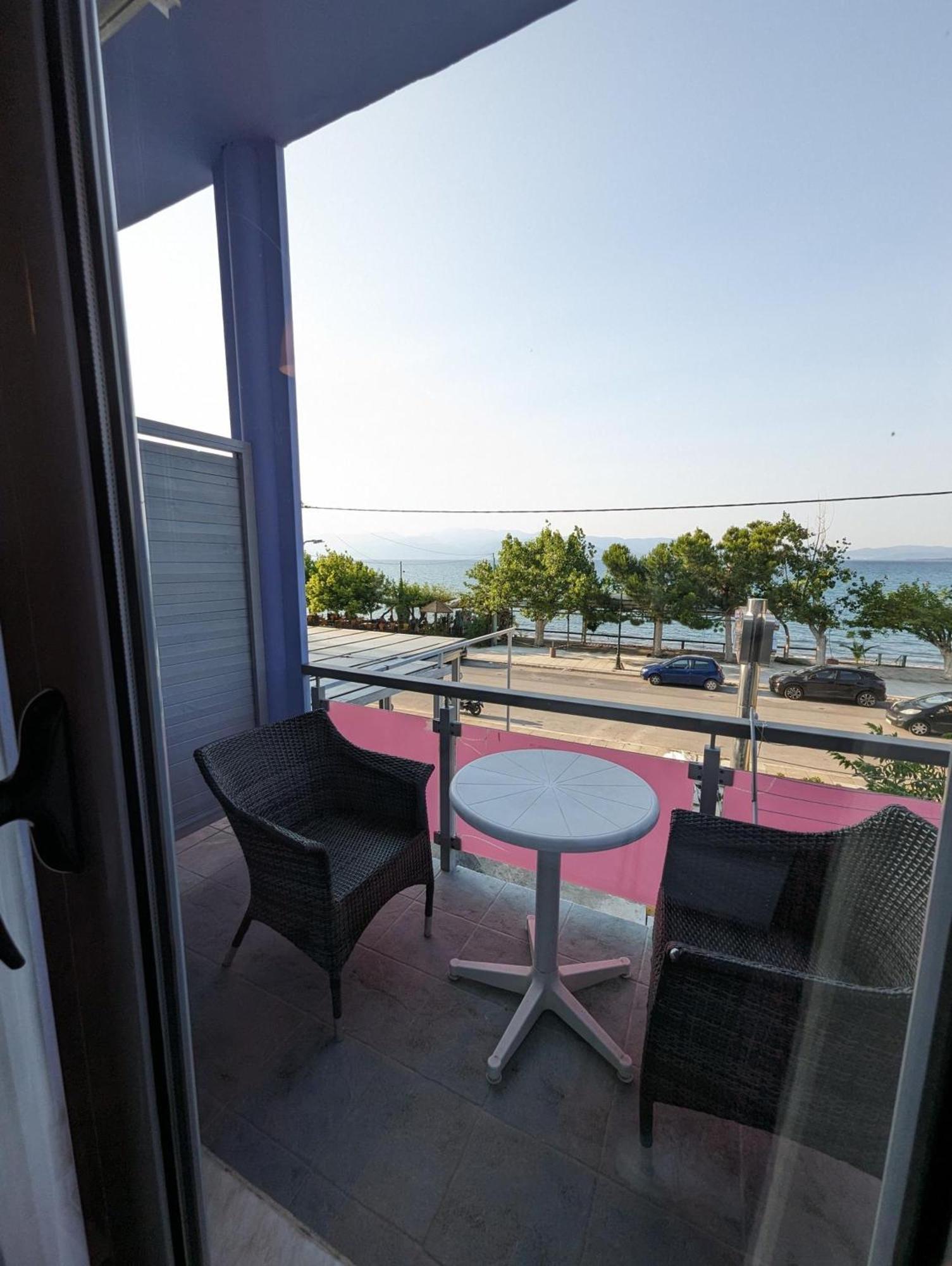 Okeania Seafront Rooms In กาเมนาวูร์ลา ภายนอก รูปภาพ