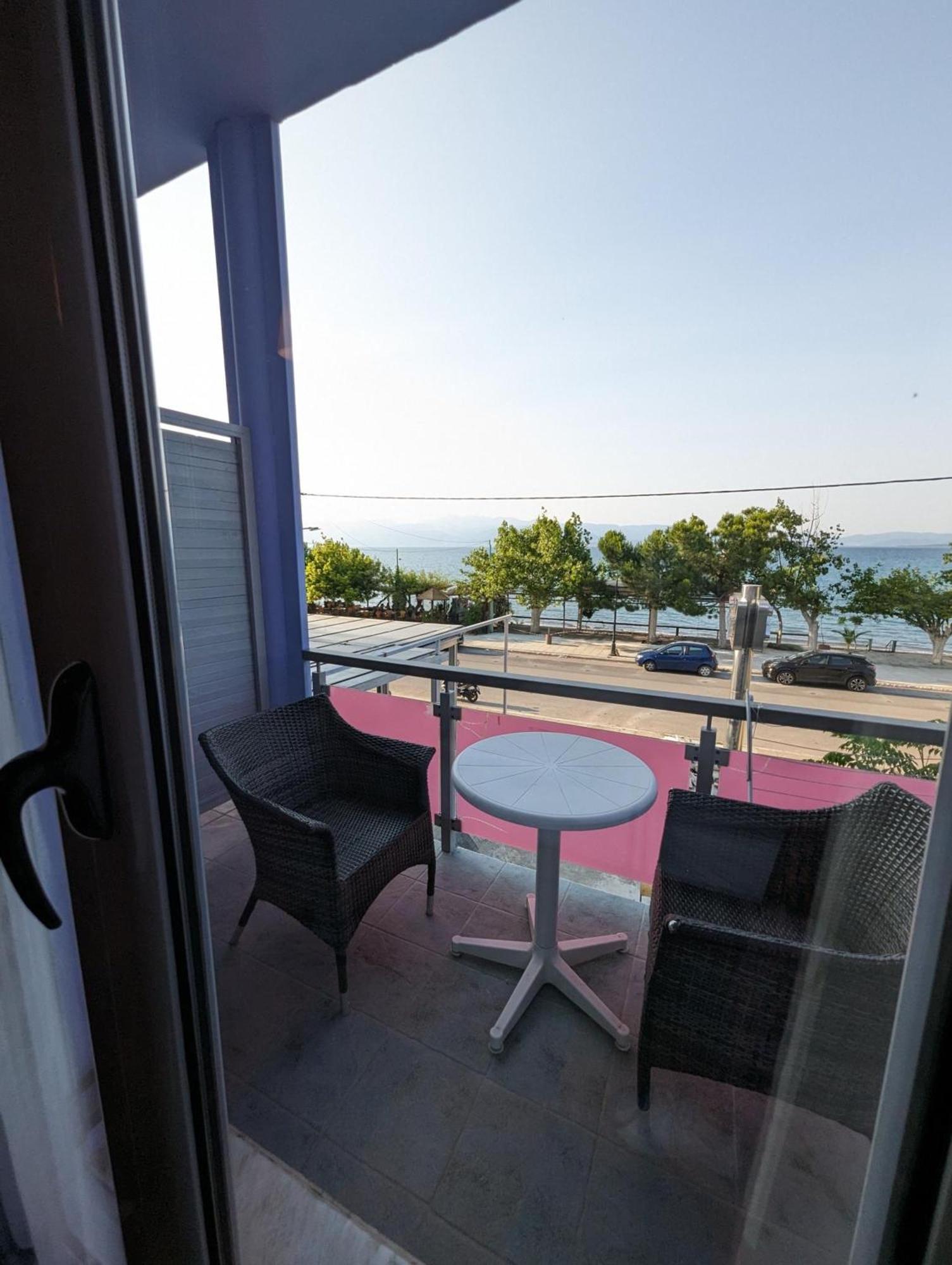Okeania Seafront Rooms In กาเมนาวูร์ลา ภายนอก รูปภาพ