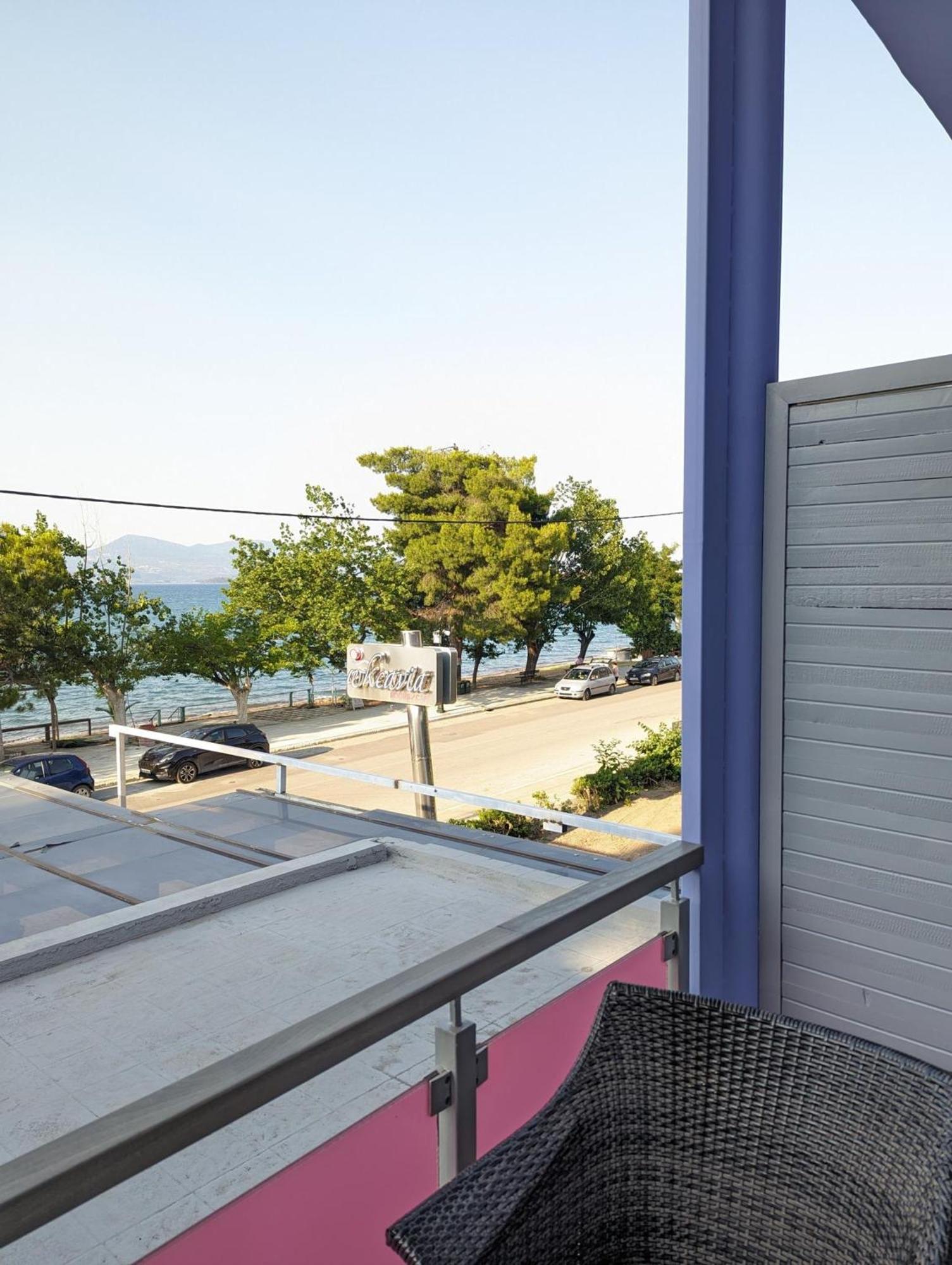 Okeania Seafront Rooms In กาเมนาวูร์ลา ภายนอก รูปภาพ