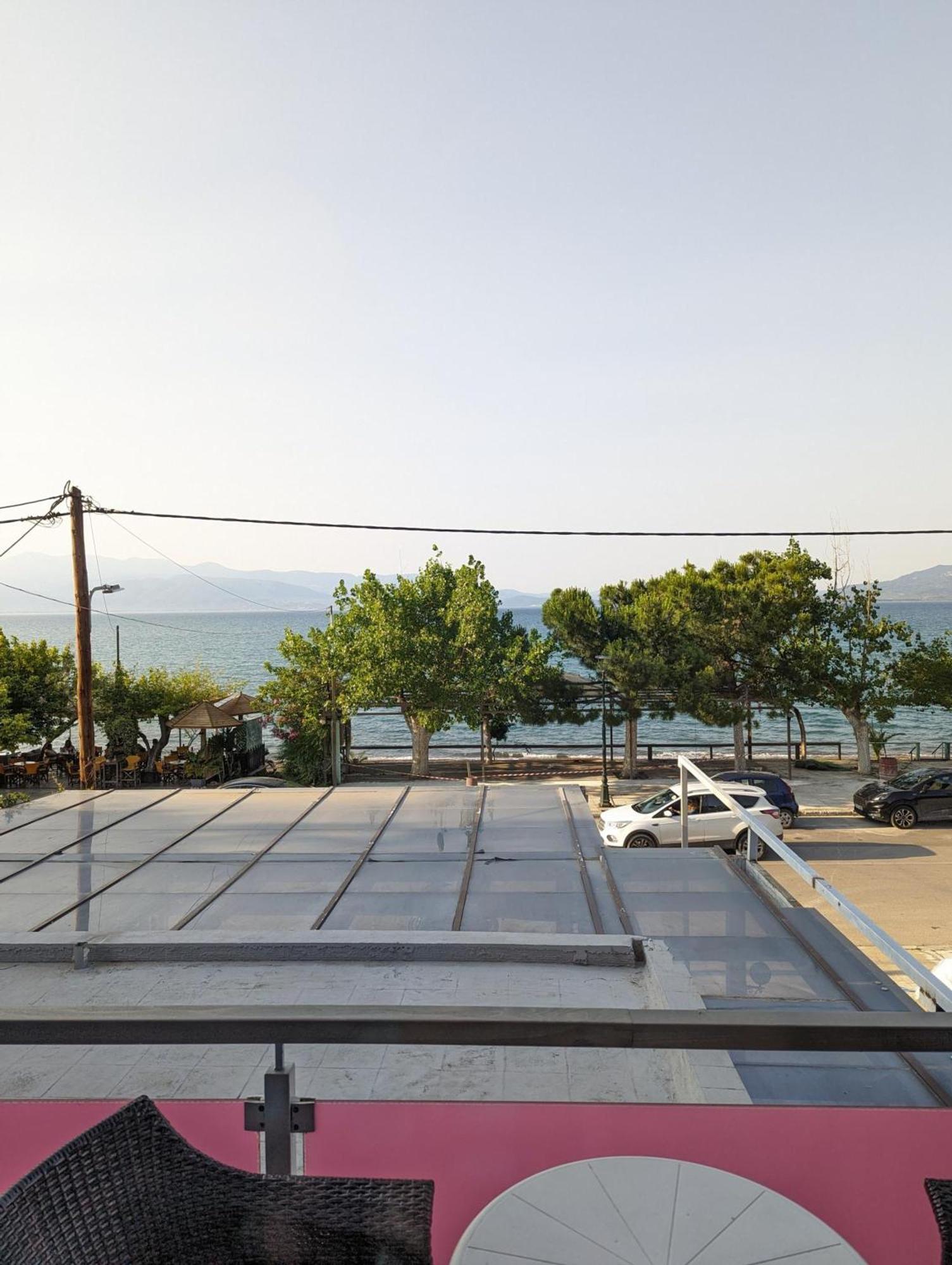 Okeania Seafront Rooms In กาเมนาวูร์ลา ภายนอก รูปภาพ