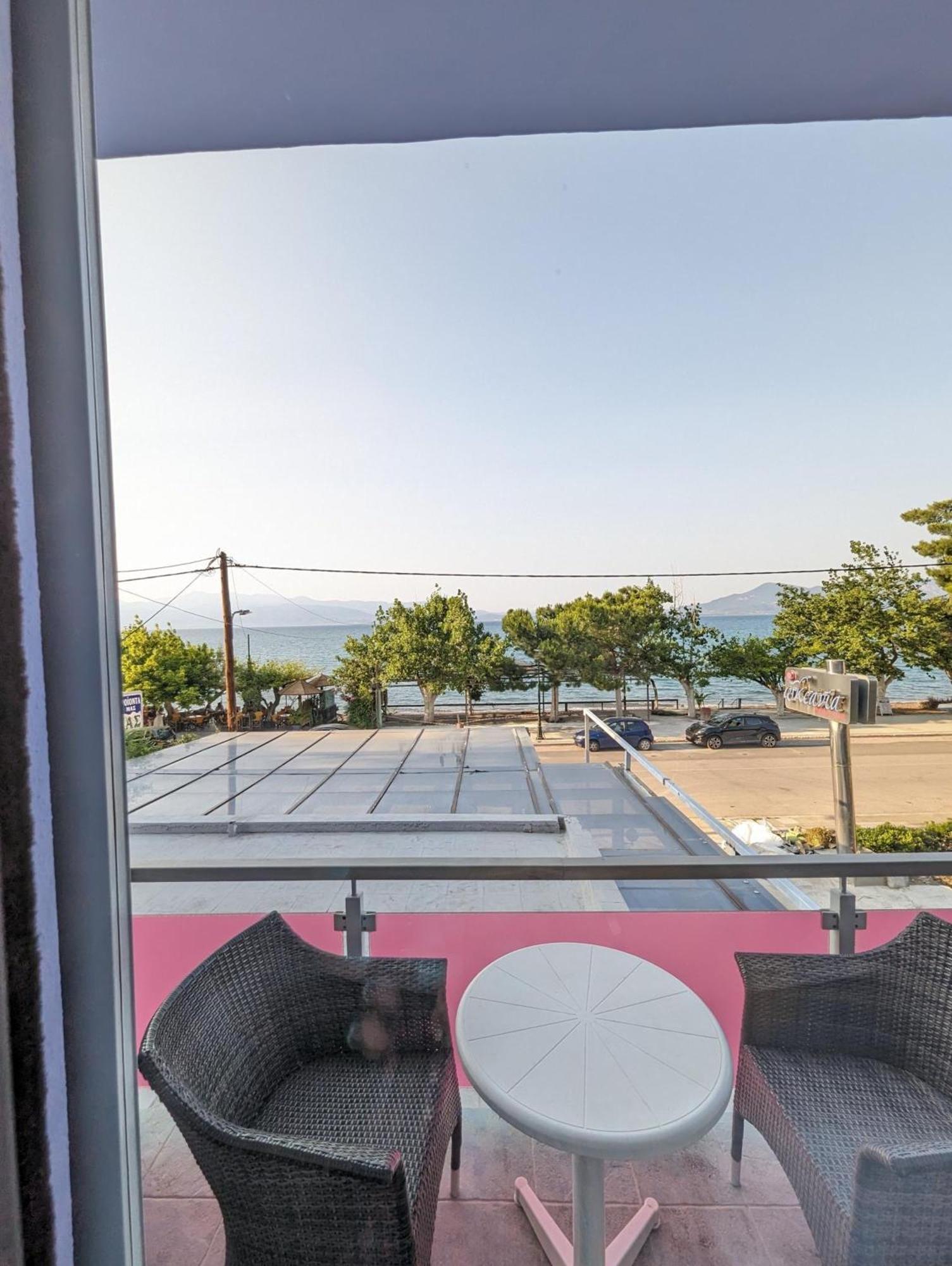 Okeania Seafront Rooms In กาเมนาวูร์ลา ภายนอก รูปภาพ
