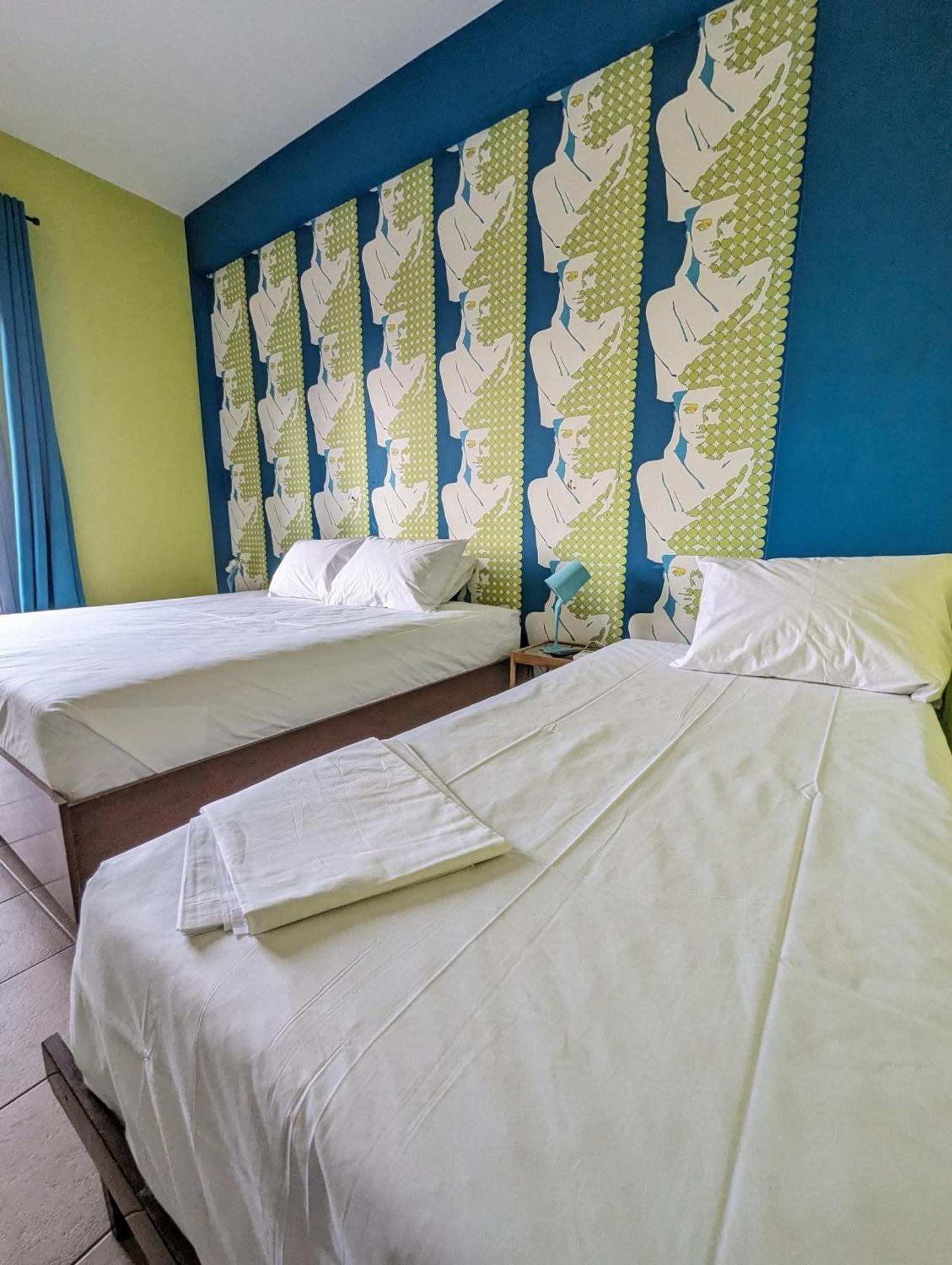 Okeania Seafront Rooms In กาเมนาวูร์ลา ภายนอก รูปภาพ