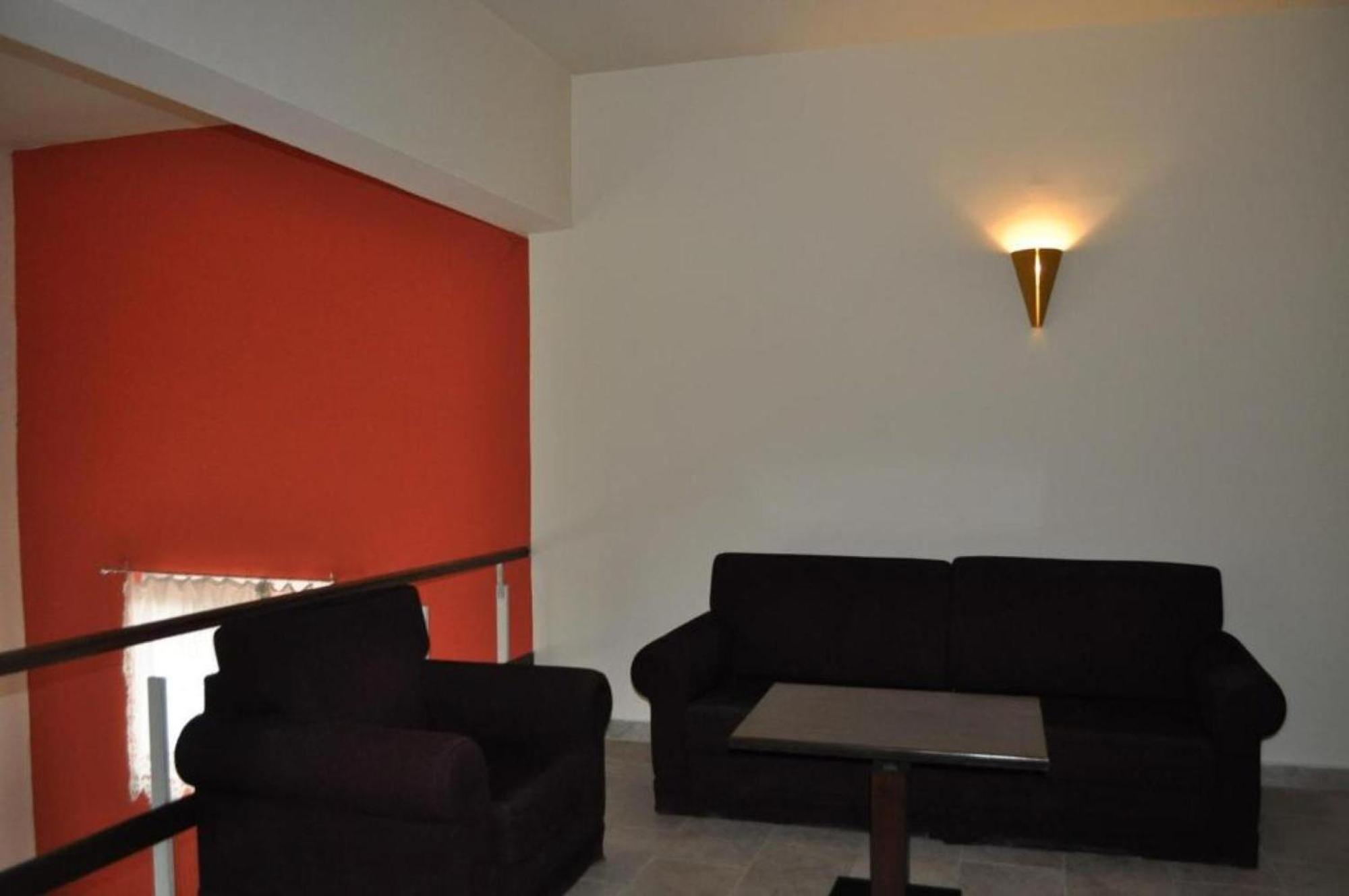Okeania Seafront Rooms In กาเมนาวูร์ลา ภายนอก รูปภาพ