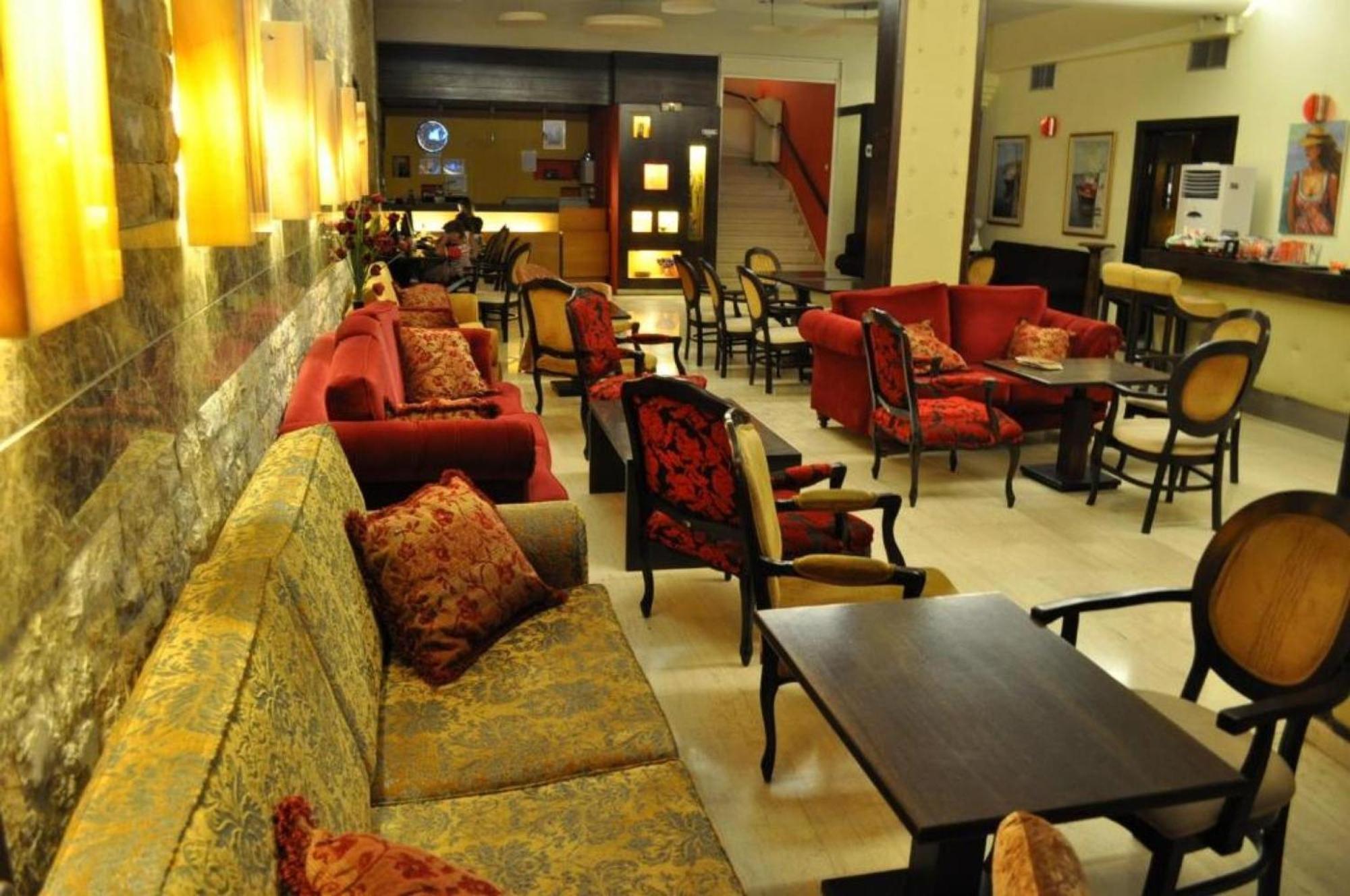 Okeania Seafront Rooms In กาเมนาวูร์ลา ภายนอก รูปภาพ