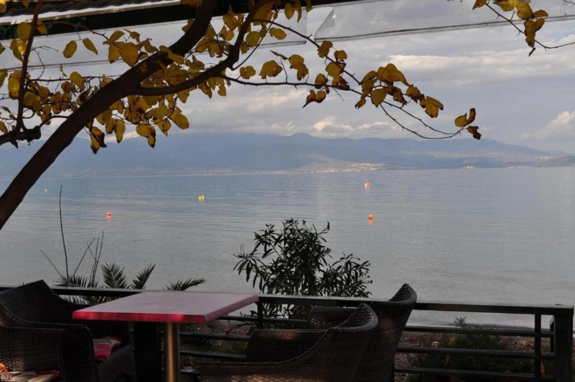 Okeania Seafront Rooms In กาเมนาวูร์ลา ภายนอก รูปภาพ