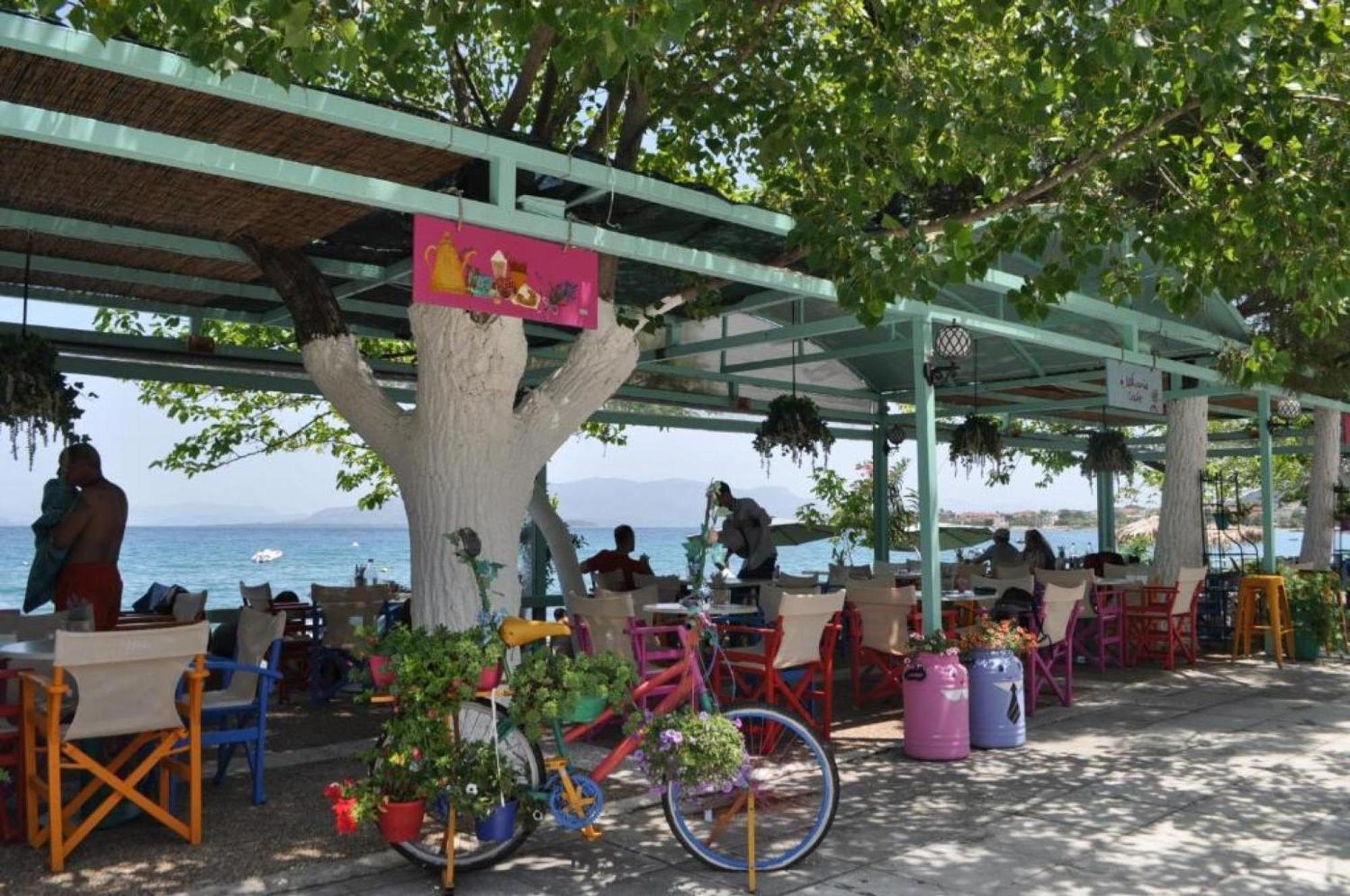 Okeania Seafront Rooms In กาเมนาวูร์ลา ภายนอก รูปภาพ