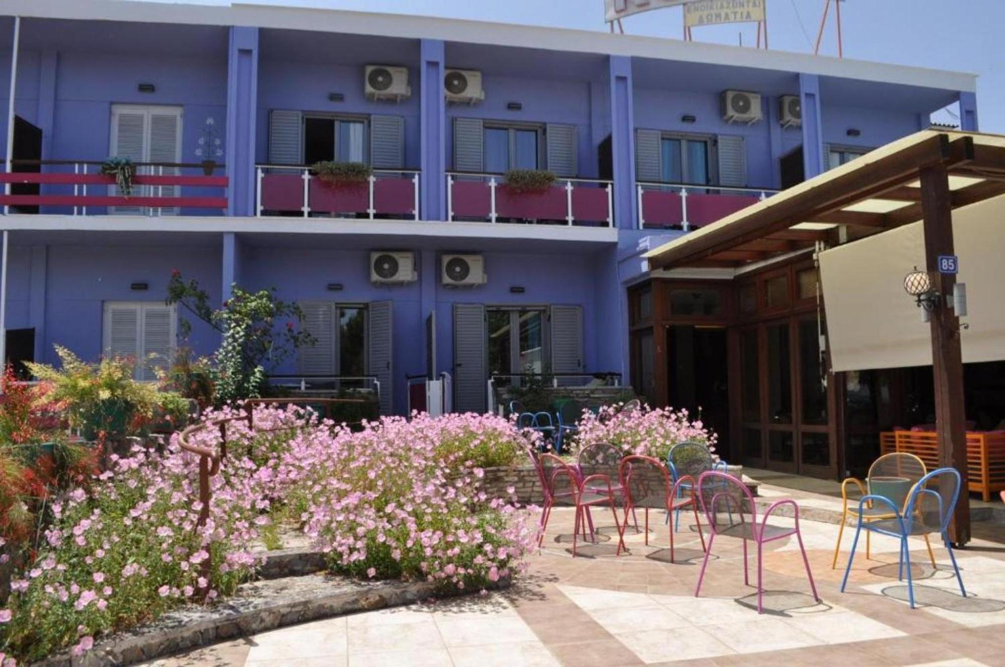 Okeania Seafront Rooms In กาเมนาวูร์ลา ภายนอก รูปภาพ