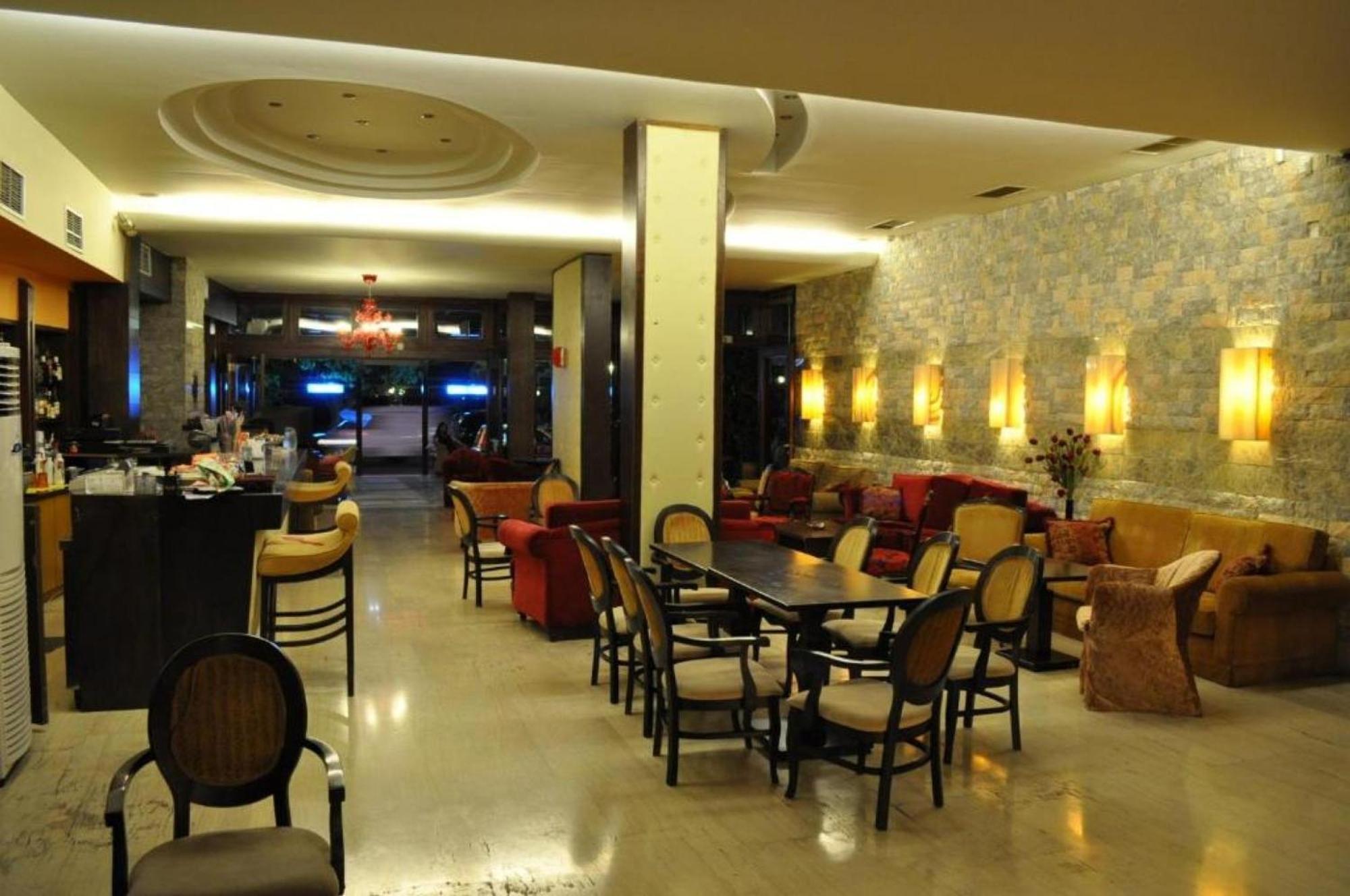 Okeania Seafront Rooms In กาเมนาวูร์ลา ภายนอก รูปภาพ
