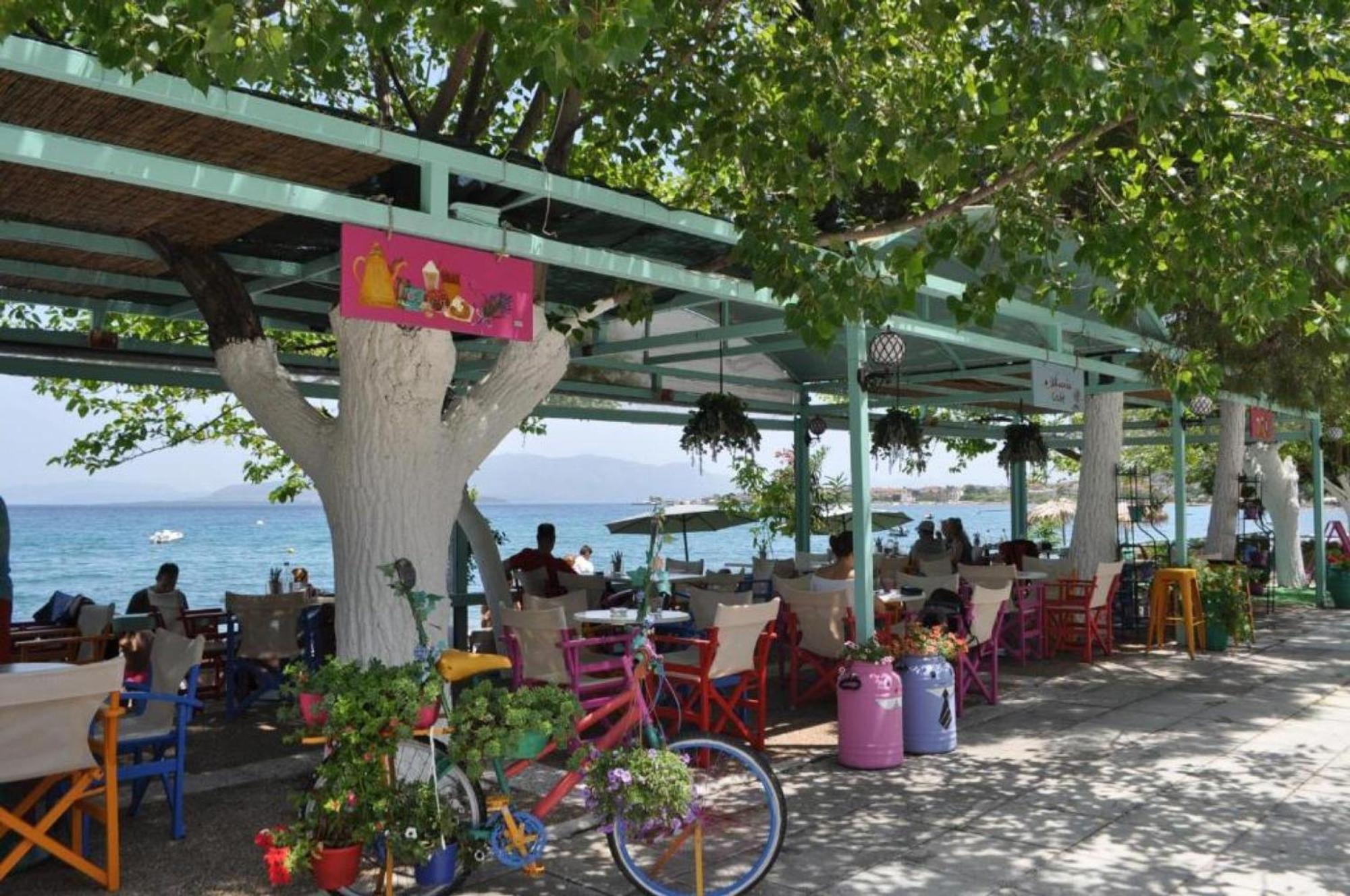 Okeania Seafront Rooms In กาเมนาวูร์ลา ภายนอก รูปภาพ
