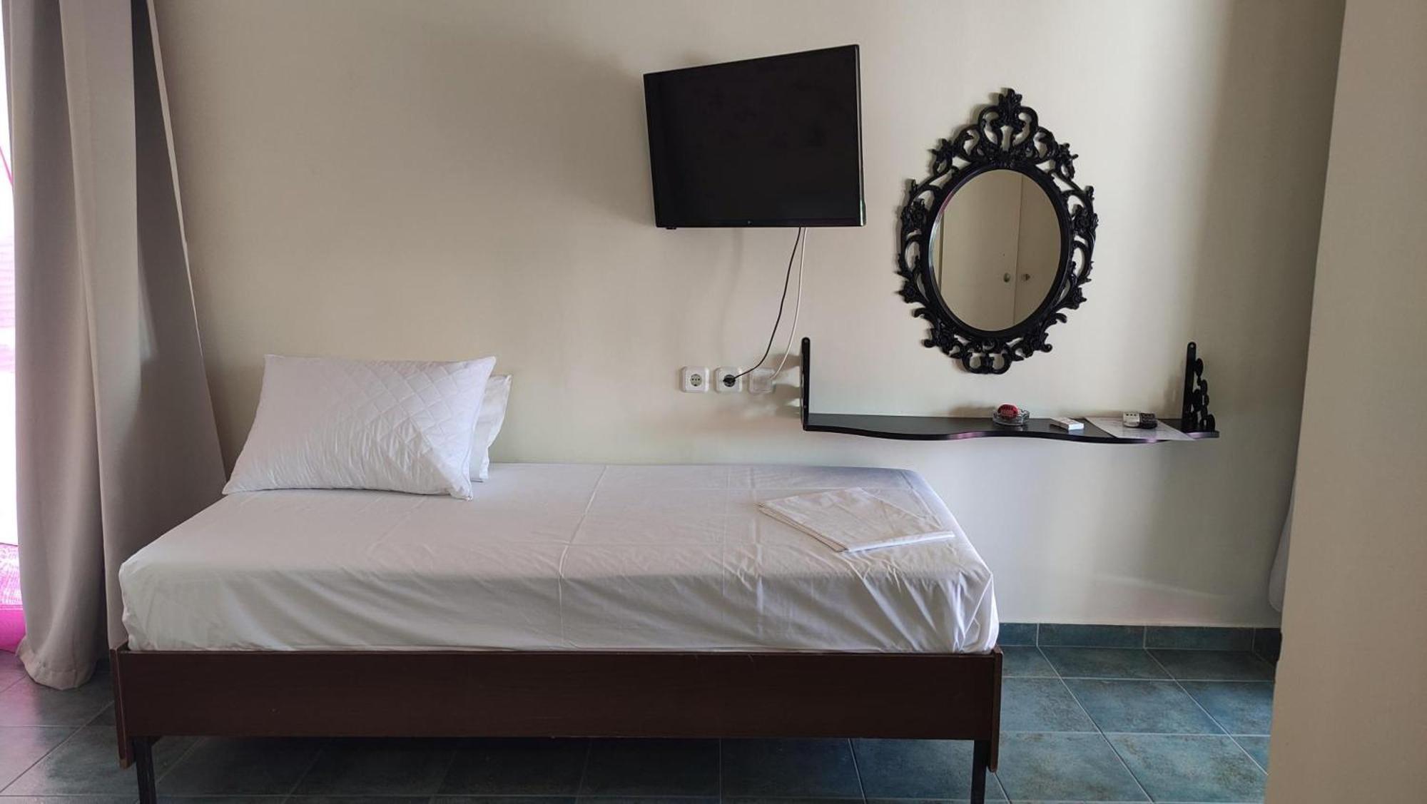 Okeania Seafront Rooms In กาเมนาวูร์ลา ภายนอก รูปภาพ
