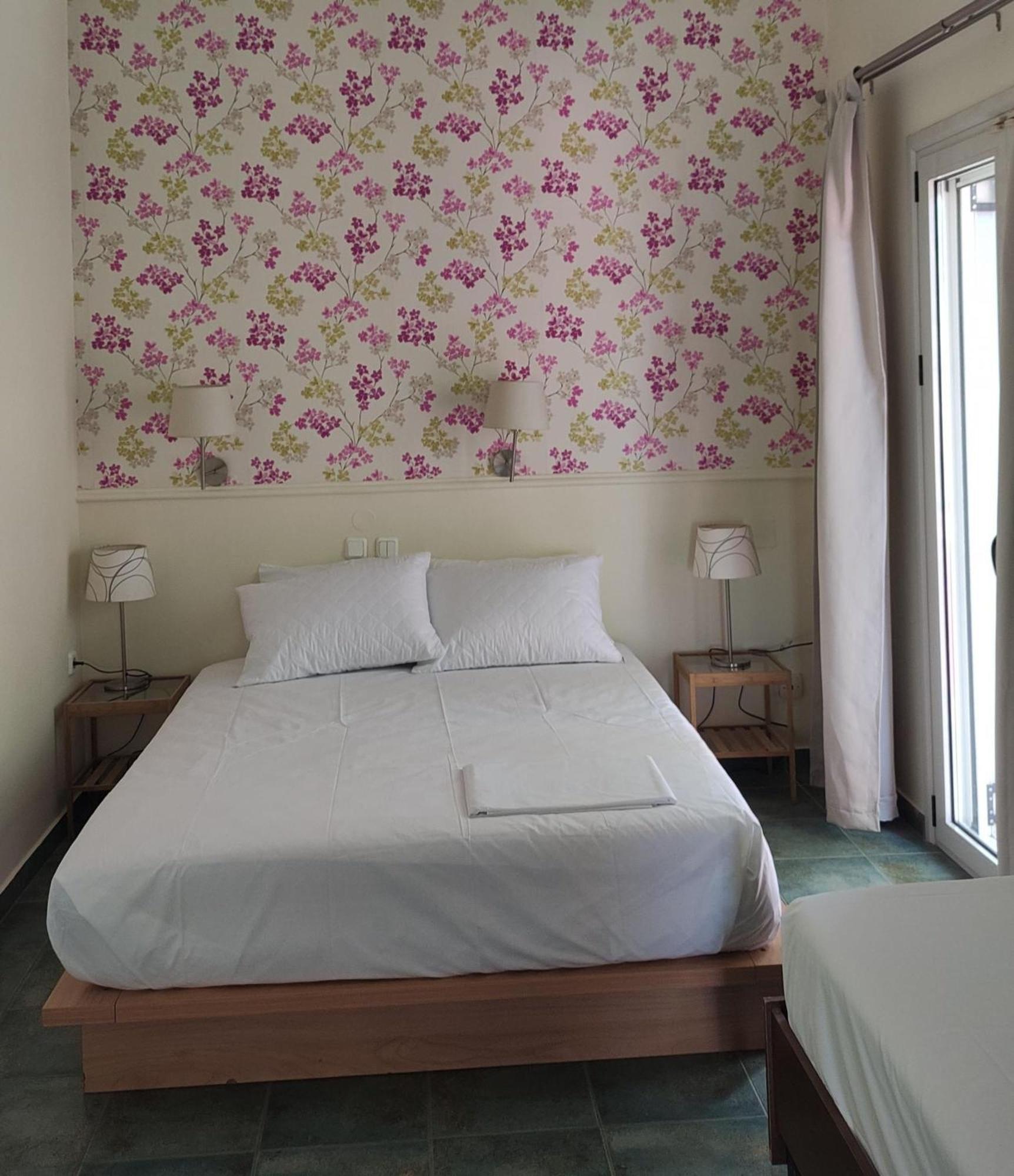 Okeania Seafront Rooms In กาเมนาวูร์ลา ภายนอก รูปภาพ