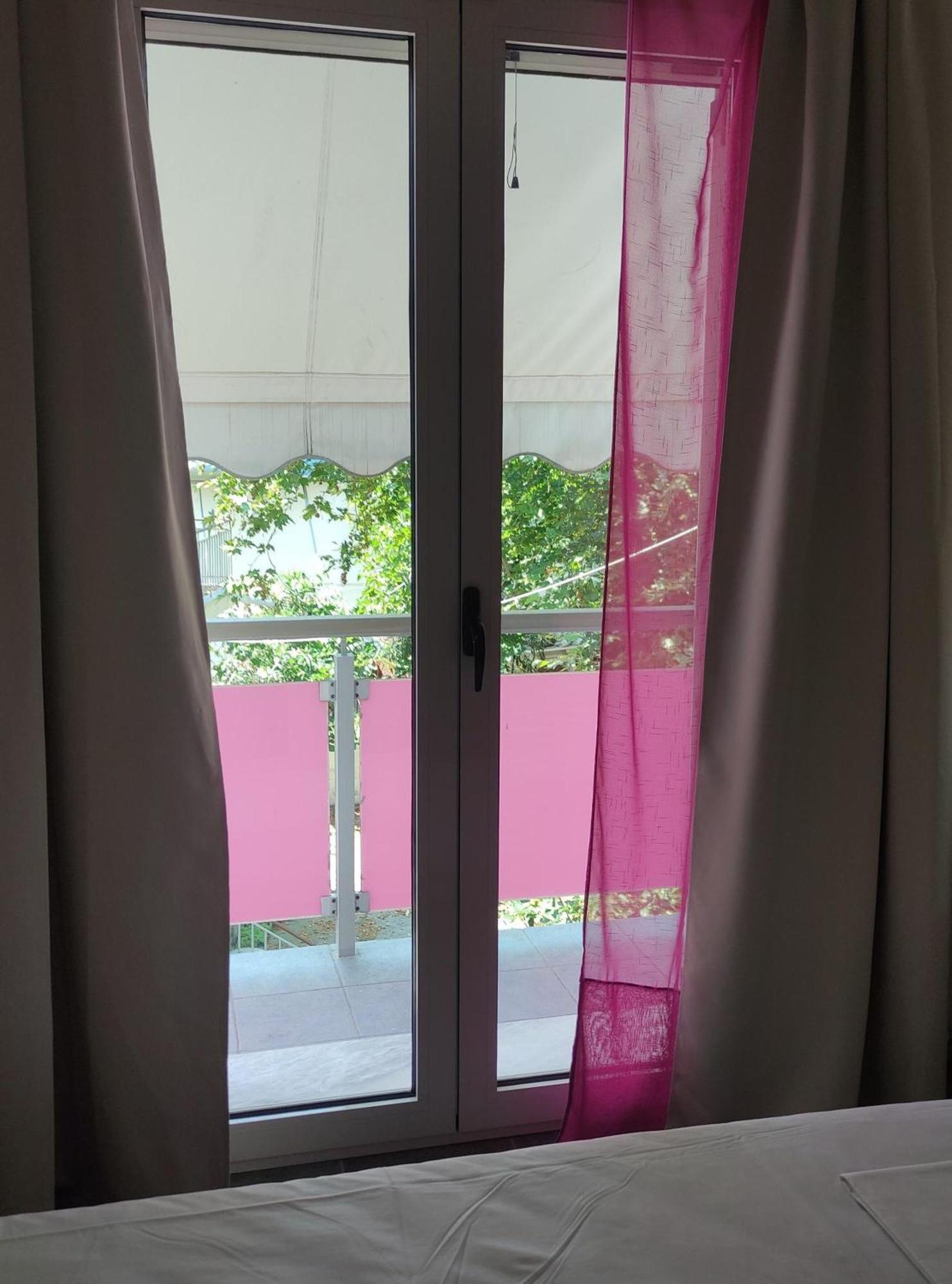 Okeania Seafront Rooms In กาเมนาวูร์ลา ภายนอก รูปภาพ