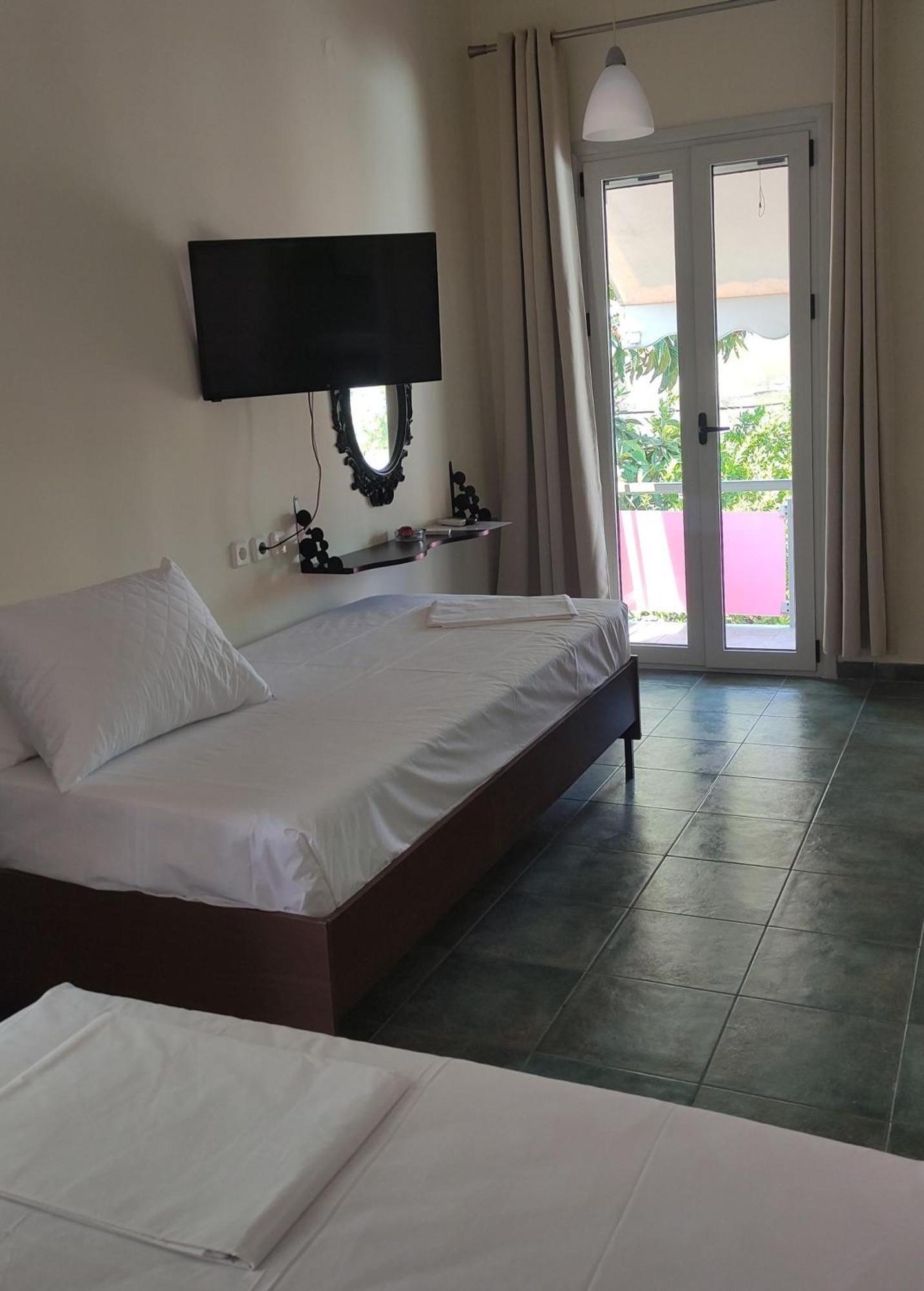 Okeania Seafront Rooms In กาเมนาวูร์ลา ภายนอก รูปภาพ